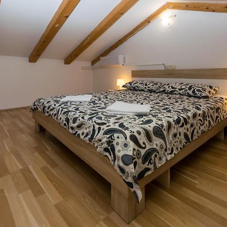 Holiday Home Olga With Pool &Pet Friendly Póla Kültér fotó