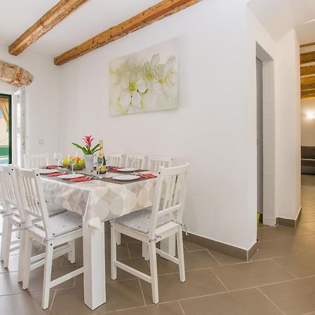 Holiday Home Olga With Pool &Pet Friendly Póla Kültér fotó