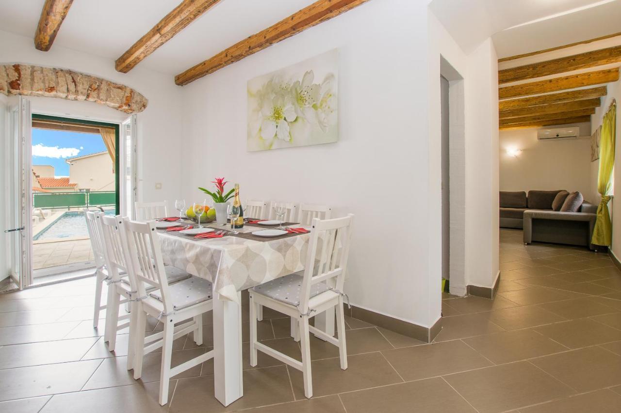 Holiday Home Olga With Pool &Pet Friendly Póla Kültér fotó