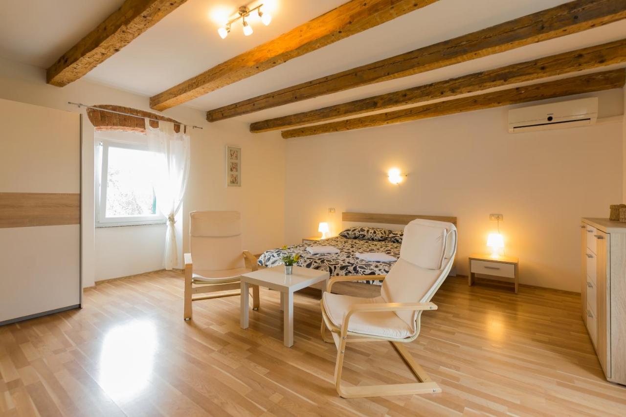 Holiday Home Olga With Pool &Pet Friendly Póla Kültér fotó