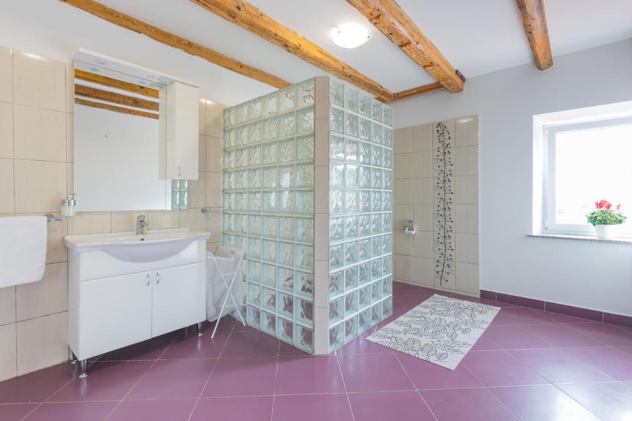 Holiday Home Olga With Pool &Pet Friendly Póla Kültér fotó