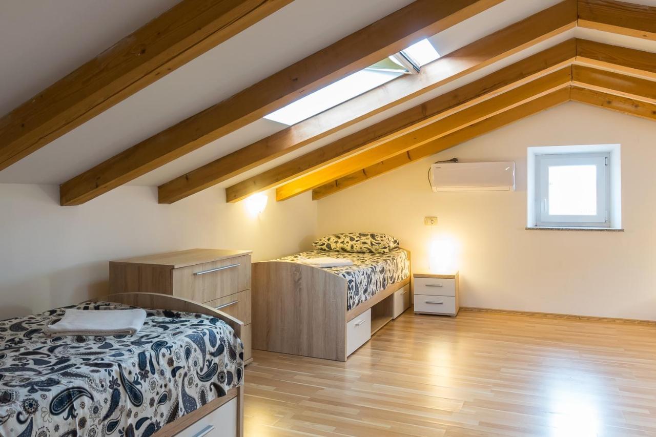 Holiday Home Olga With Pool &Pet Friendly Póla Kültér fotó