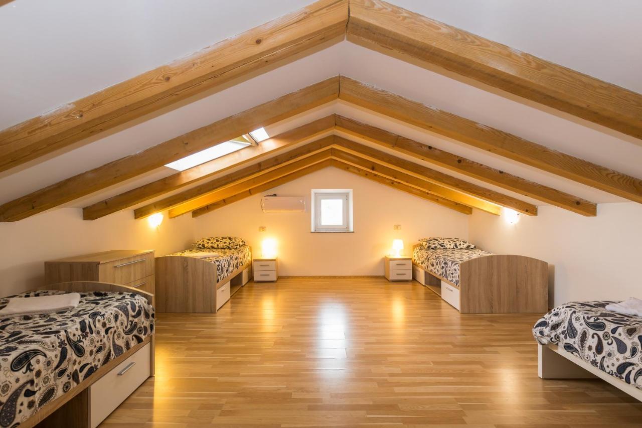 Holiday Home Olga With Pool &Pet Friendly Póla Kültér fotó