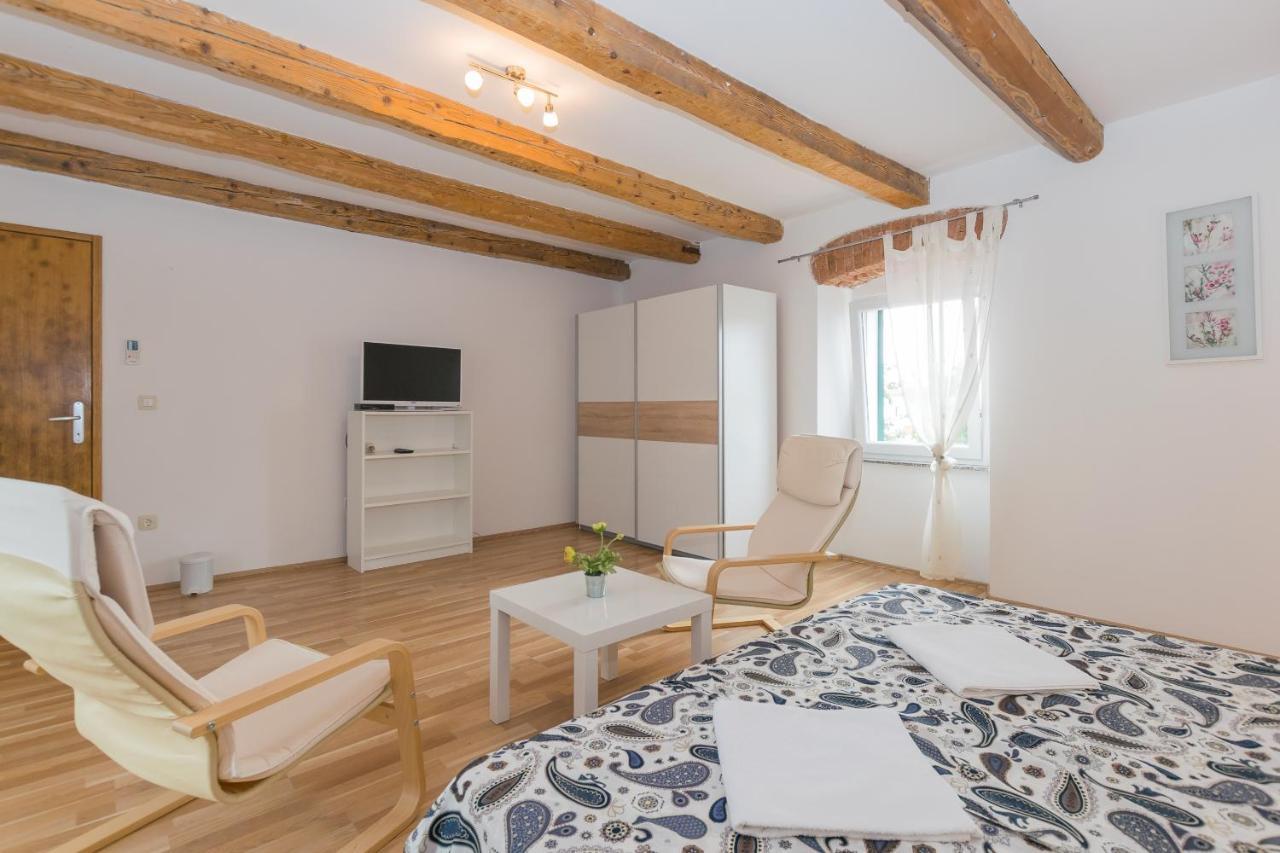 Holiday Home Olga With Pool &Pet Friendly Póla Kültér fotó